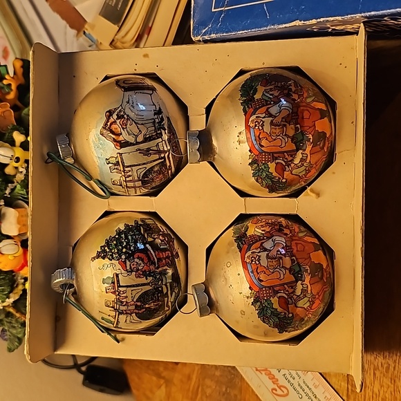 Vintage Shiny Brite Christmas glass ornaments - Picture 1 of 13